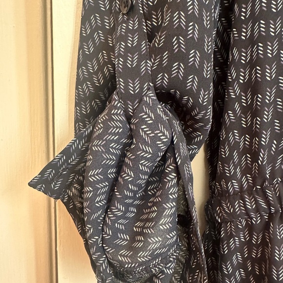 The Hilary Radley Long Sleeve Short Drawstring Dress (M) - Picture 3 of 3